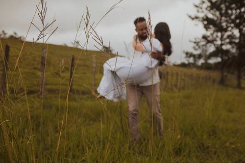 Inspiração e ideias criativas  ensaio fotográfico pré casamento de casal em São Roque - SP'