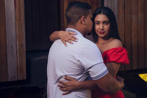 Inspiração e ideias criativas ensaio fotográfico pré casamento pré wedding de casal na ferroviária de São Roque - SP'