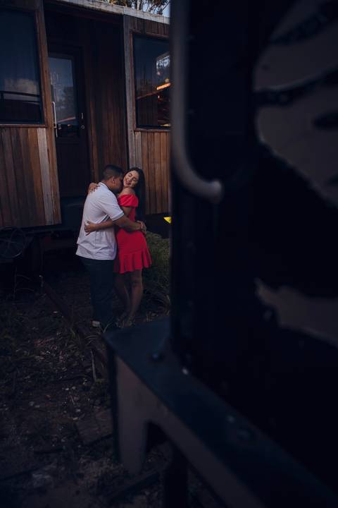 Inspiração e ideias criativas ensaio fotográfico pré casamento pré wedding de casal na ferroviária de São Roque - SP'