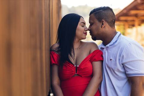 Inspiração e ideias criativas ensaio fotográfico pré casamento pré wedding de casal na ferroviária de São Roque - SP'