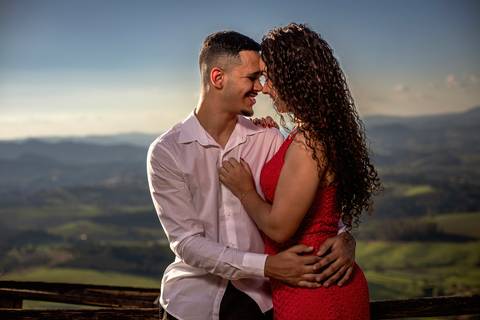 Inspiração e ideias criativas ensaio fotográfico pré casamento pré wedding de casal na cidade Socorro - SP'