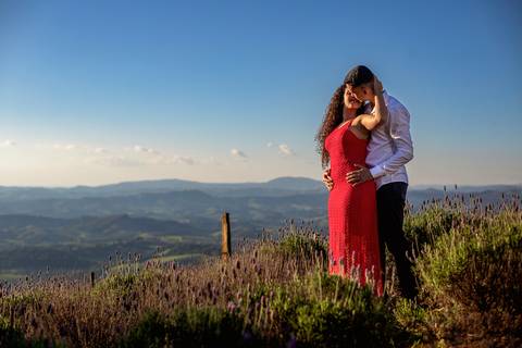 Inspiração e ideias criativas ensaio fotográfico pré casamento pré wedding de casal na cidade Socorro - SP'