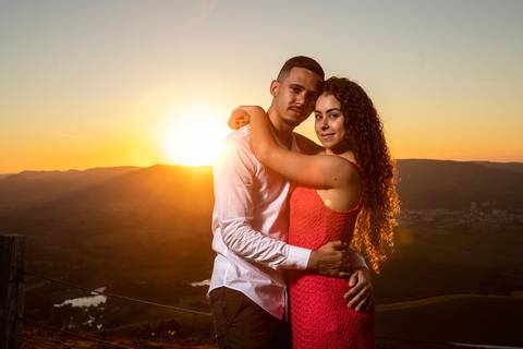 Inspiração e ideias criativas ensaio fotográfico pré casamento pré wedding de casal na cidade Socorro - SP'
