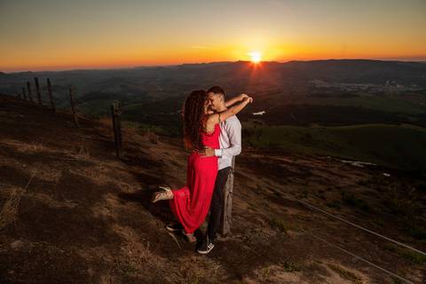 Inspiração e ideias criativas ensaio fotográfico pré casamento pré wedding de casal na cidade Socorro - SP'