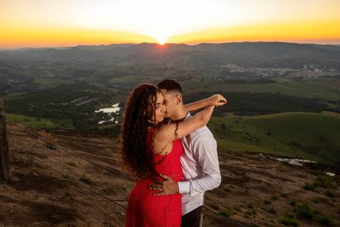 Inspiração e ideias criativas ensaio fotográfico pré casamento pré wedding de casal na cidade Socorro - SP'
