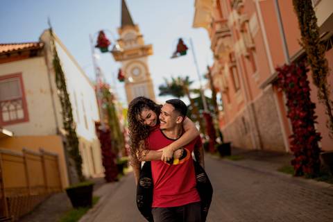 Inspiração e ideias criativas ensaio fotográfico pré casamento pré wedding de casal na cidade Socorro - SP'