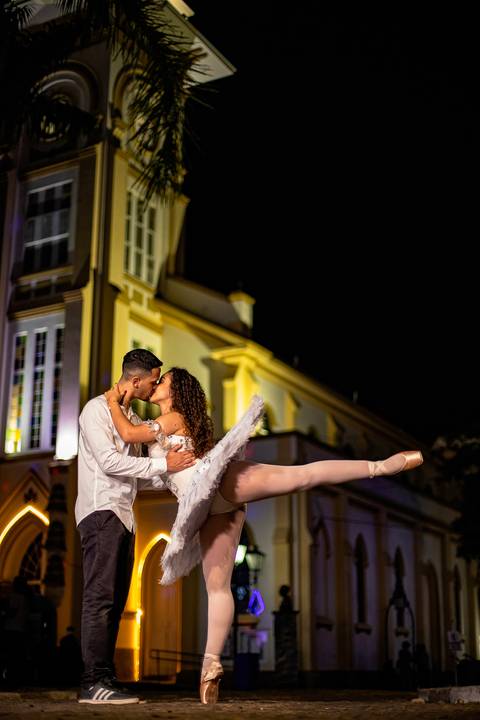 Inspiração e ideias criativas ensaio fotográfico pré casamento pré wedding de casal na cidade Socorro - SP'
