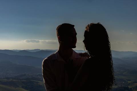 Inspiração e ideias criativas ensaio fotográfico pré casamento pré wedding de casal na cidade Socorro - SP'