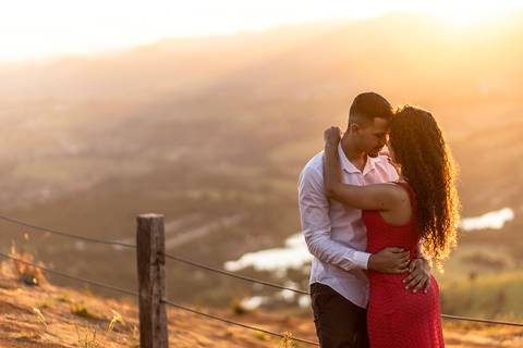 Inspiração e ideias criativas ensaio fotográfico pré casamento pré wedding de casal na cidade Socorro - SP'