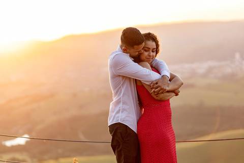 Inspiração e ideias criativas ensaio fotográfico pré casamento pré wedding de casal na cidade Socorro - SP'