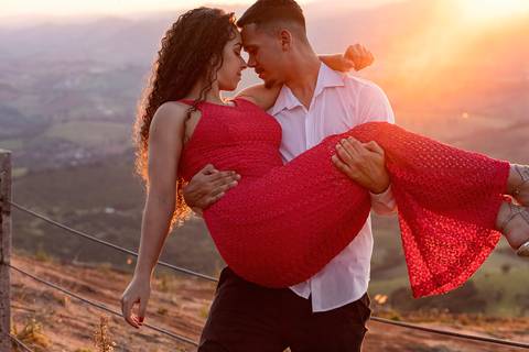 Inspiração e ideias criativas ensaio fotográfico pré casamento pré wedding de casal na cidade Socorro - SP'