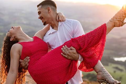 Inspiração e ideias criativas ensaio fotográfico pré casamento pré wedding de casal na cidade Socorro - SP'