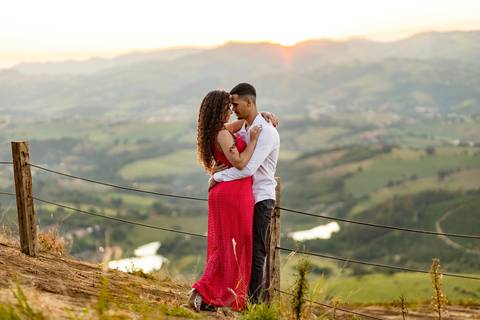 Inspiração e ideias criativas ensaio fotográfico pré casamento pré wedding de casal na cidade Socorro - SP'