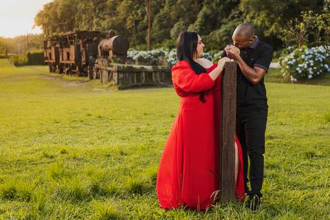 Inspiração e ideias criativas ensaio fotográfico pré casamento pré wedding de casal em Paranapiacaba - SP'