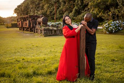 Inspiração e ideias criativas ensaio fotográfico pré casamento pré wedding de casal em Paranapiacaba - SP'