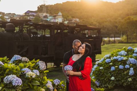 Inspiração e ideias criativas ensaio fotográfico pré casamento pré wedding de casal em Paranapiacaba - SP'
