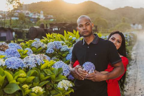 Inspiração e ideias criativas ensaio fotográfico pré casamento pré wedding de casal em Paranapiacaba - SP'
