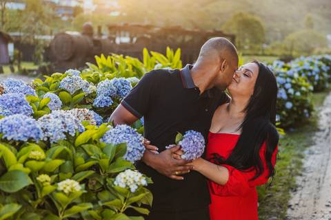 Inspiração e ideias criativas ensaio fotográfico pré casamento pré wedding de casal em Paranapiacaba - SP'