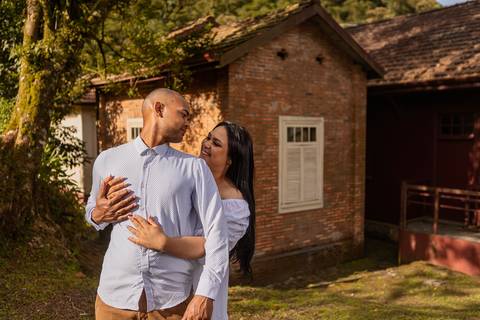 Inspiração e ideias criativas ensaio fotográfico pré casamento pré wedding de casal em Paranapiacaba - SP'