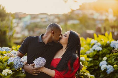 Inspiração e ideias criativas ensaio fotográfico pré casamento pré wedding de casal em Paranapiacaba - SP'