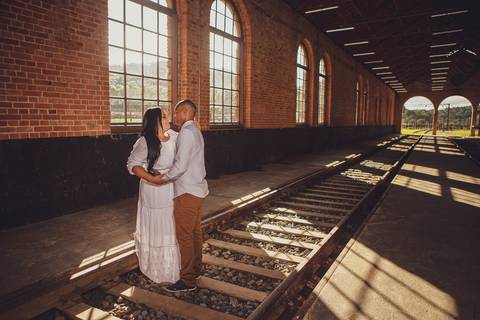 Inspiração e ideias criativas ensaio fotográfico pré casamento pré wedding de casal em Paranapiacaba - SP'