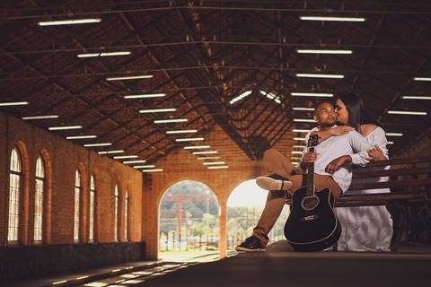 Inspiração e ideias criativas ensaio fotográfico pré casamento pré wedding de casal em Paranapiacaba - SP'