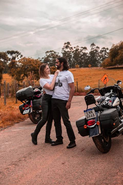 Inspiração e ideias criativas ensaio fotográfico pré casamento pré wedding de casal em Santana de Parnaíba e São Roque '