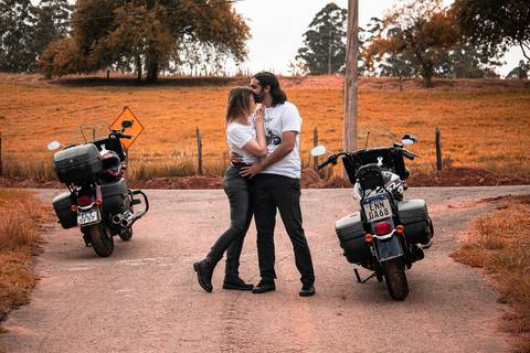 Inspiração e ideias criativas ensaio fotográfico pré casamento pré wedding de casal em Santana de Parnaíba e São Roque '