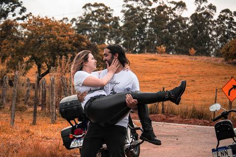 Inspiração e ideias criativas ensaio fotográfico pré casamento pré wedding de casal em Santana de Parnaíba e São Roque '
