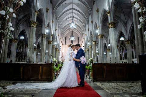 Inspiração e ideias criativas de fotos fotográfico de casamento na Igreja Paróquia Santuário Nossa Senhora Aparecida'