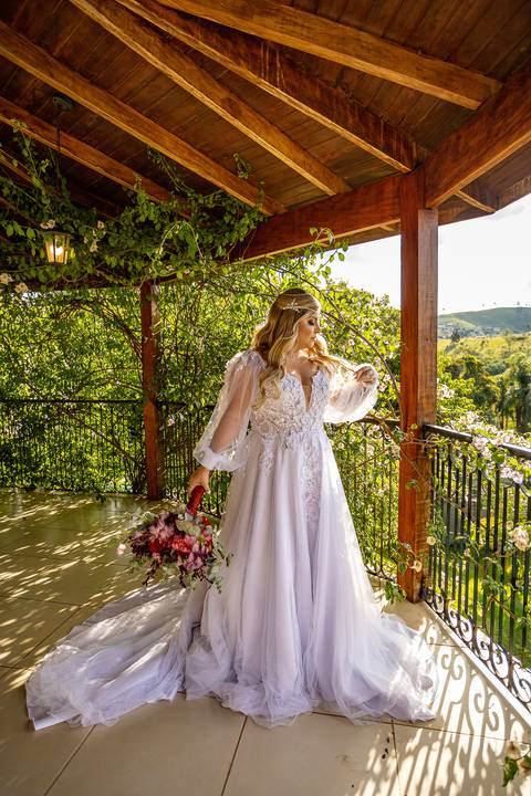 Inspiração e ideias criativas de fotos fotográfico de casamento ao ar livre making of da noiva no Villa Mantova - Santana de Parnaíba'