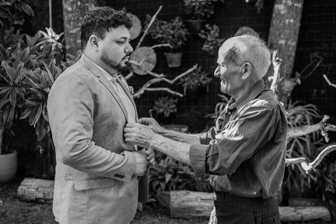 Inspiração e ideias criativas de fotos fotográfico de casamento making of do noivo no espaço Villa  Mantova - Santana de Parnaíba'