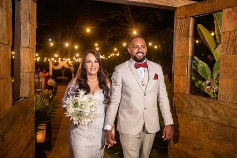 Inspiração e ideias criativas de fotos fotográfico de casamento saída dos noivos no Villa Mantova Santana de Parnaíba - SP'