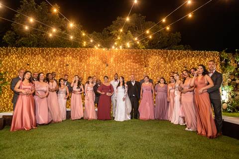 Inspiração e ideias criativas de fotos fotográfico de casamento com os padrinhos reunidos no Villa Mantova Santana de Parnaíba - SP'