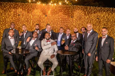 Inspiração e ideias criativas de fotos fotográfico de casamento com os padrinhos no Villa Mantova Santana de Parnaíba - SP'