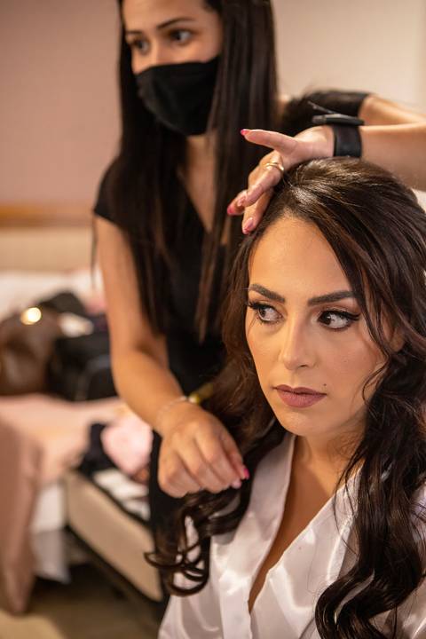 Inspiração e ideias criativas de fotos fotográfico de Making Of da noiva no Villa Mantova Santana de Parnaíba - SP'