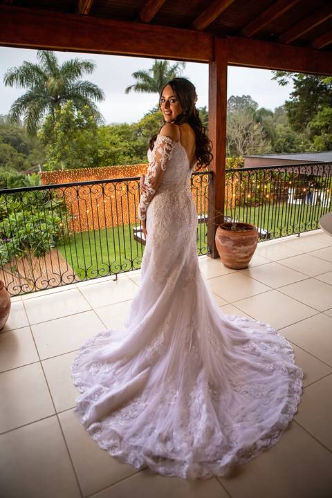 Inspiração e ideias criativas de fotos fotográfico de Making Of da noiva pronta no Villa Mantova Santana de Parnaíba - SP'