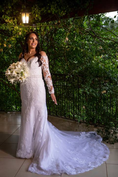 Inspiração e ideias criativas de fotos fotográfico de Making Of da noiva pronta no Villa Mantova Santana de Parnaíba - SP'