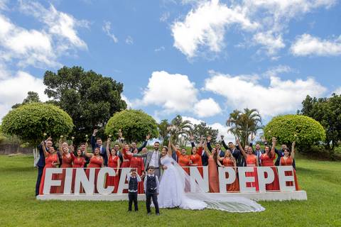 Inspiração e ideias criativas de fotos fotográfico de casamento com os padrinhos no espaço Finca Don Pepe'