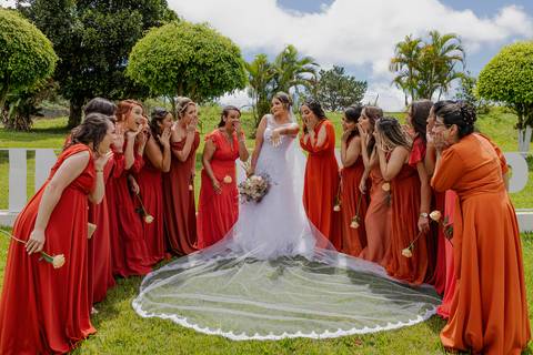 Inspiração e ideias criativas de fotos fotográfico de casamento com as madrinhas no espaço Finca Don Pepe'