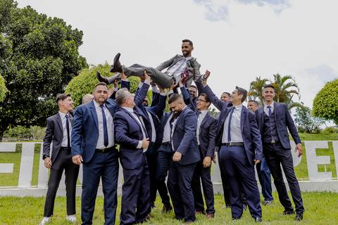 Inspiração e ideias criativas de fotos fotográfico de casamento com os padrinhos  no espaço Finca Don Pepe'