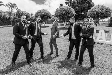 Inspiração e ideias criativas de fotos fotográfico de casamento com os padrinhos no espaço Finca Don Pepe'