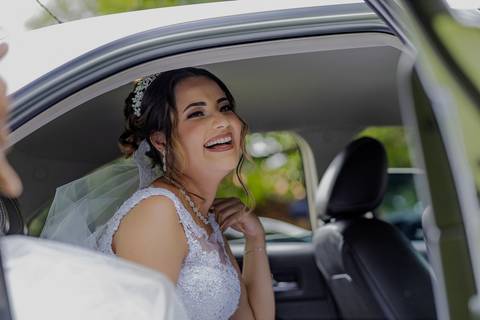 Inspiração e ideias criativas de fotos fotográfico de casamento noiva no carro no espaço Finca Don Pepe'