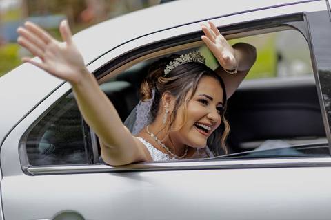 Inspiração e ideias criativas de fotos fotográfica de casamento noiva no carro no espaço Finca Don Pepe'