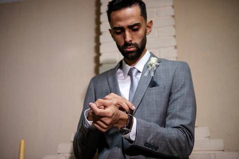 Inspiração e ideias criativas de fotos fotográfico de Making Of do noivo no espaço Finca Don Pepe '