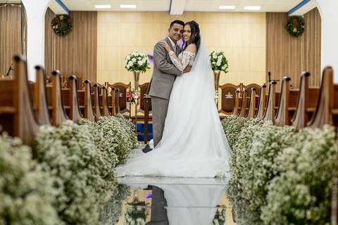  Inspiração e ideias criativas de fotos fotográfico de casamento momento intimo dos noivos na igreja - SP'