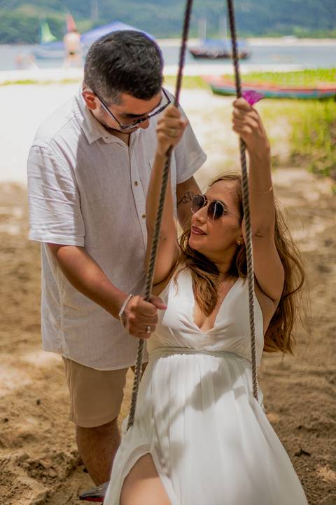 Inspiração e ideias criativas de ensaio fotográfico pré casamento pré wedding de casal romântico nas Ilhas de Ubatuba-Litoral Norte de SP'