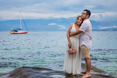 Inspiração e ideias criativas de ensaio fotográfico pré casamento pré wedding de casal romântico nas Ilhas de Ubatuba-Litoral Norte de SP'