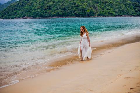 Inspiração e ideias criativas de ensaio fotográfico pré casamento pré wedding de casal romântico nas Ilhas de Ubatuba-Litoral Norte de SP'
