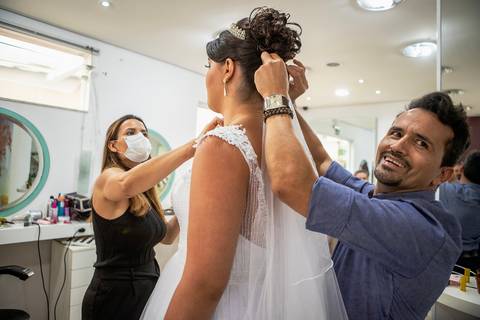 Inspiração e ideias criativas de fotos fotográfico de Making Of da noiva no Espaço Sérgio Centro de Estética
'